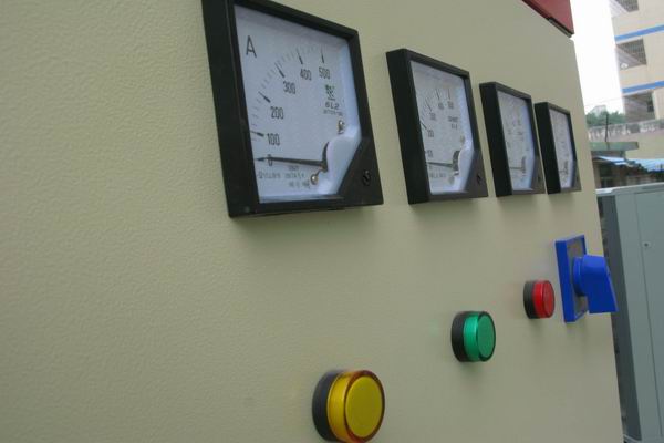 新邱配电柜-3683讲讲配电柜注意事项